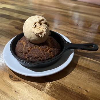 Maple Creek Bistro - Snickerdoodle w/ Pumkin Ice Cream - American Near Me - Kingston, Tennessee