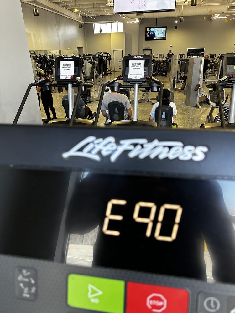 Gold's Gym, Murfreesboro Roadtrippers