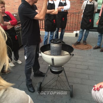 Koch:Art - Ein langatmiger Monolog über die Vorzüge der Weber-Grillbriketts... - Cooking Schools Near Me - Hanover, NI