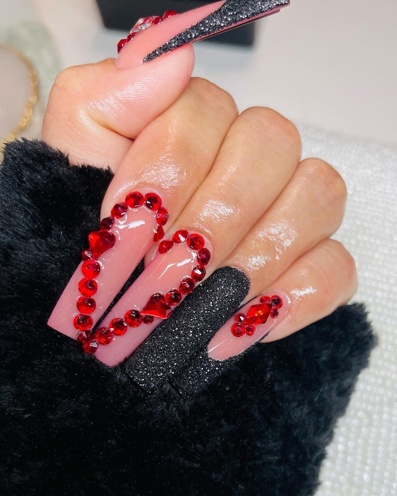 Day Nails Logo