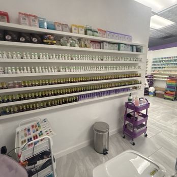 D's Lash & Nails - tons of polish colors  to choose from - Nail Salons Near Me - Beaverton, Oregon