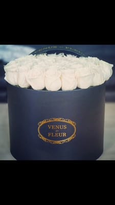 Venus et Fleur- Oculus World Trade Center Boutique by null