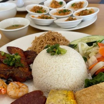 Que Huong Bistro - Vietnamese Near Me - Houston, Texas Que Huong Bistro - Vietnamese Near Me - Houston, Texas