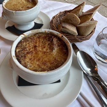 Le Bourgogne "Chez Maurice" - Onion soup - French Near Me - Paris, 75 Le Bourgogne "Chez Maurice" - Onion soup - French Near Me - Paris, 75