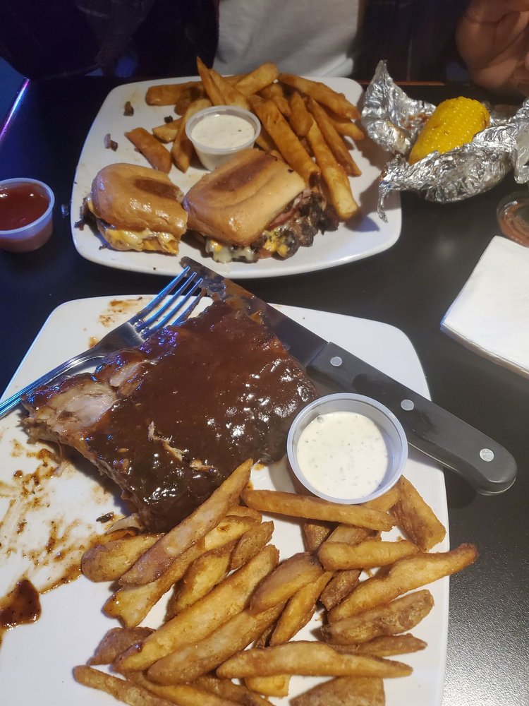 Kolby's Restaurant Bar and Billiards, Keizer Roadtrippers