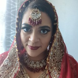 Deemas Fashion - I requested beads on the ends of my dupatta. They provided lots and lots to choose from. The ones they used went really well.