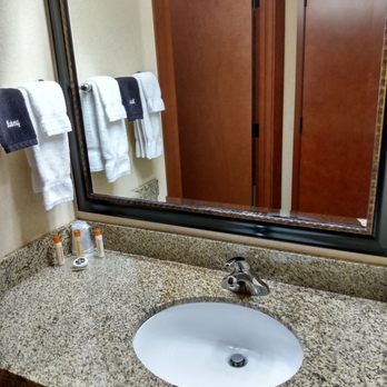 Kathryn Riverfront Inn, Ascend Hotel Collection - Bathroom sink area. - Hotels Near Me - Seaside, Oregon Kathryn Riverfront Inn, Ascend Hotel Collection - Bathroom sink area. - Hotels Near Me - Seaside, Oregon