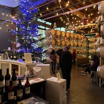 Seven Bridges Winery - Festive indoor decorations - Wineries Near Me - Portland, Oregon Seven Bridges Winery - Festive indoor decorations - Wineries Near Me - Portland, Oregon