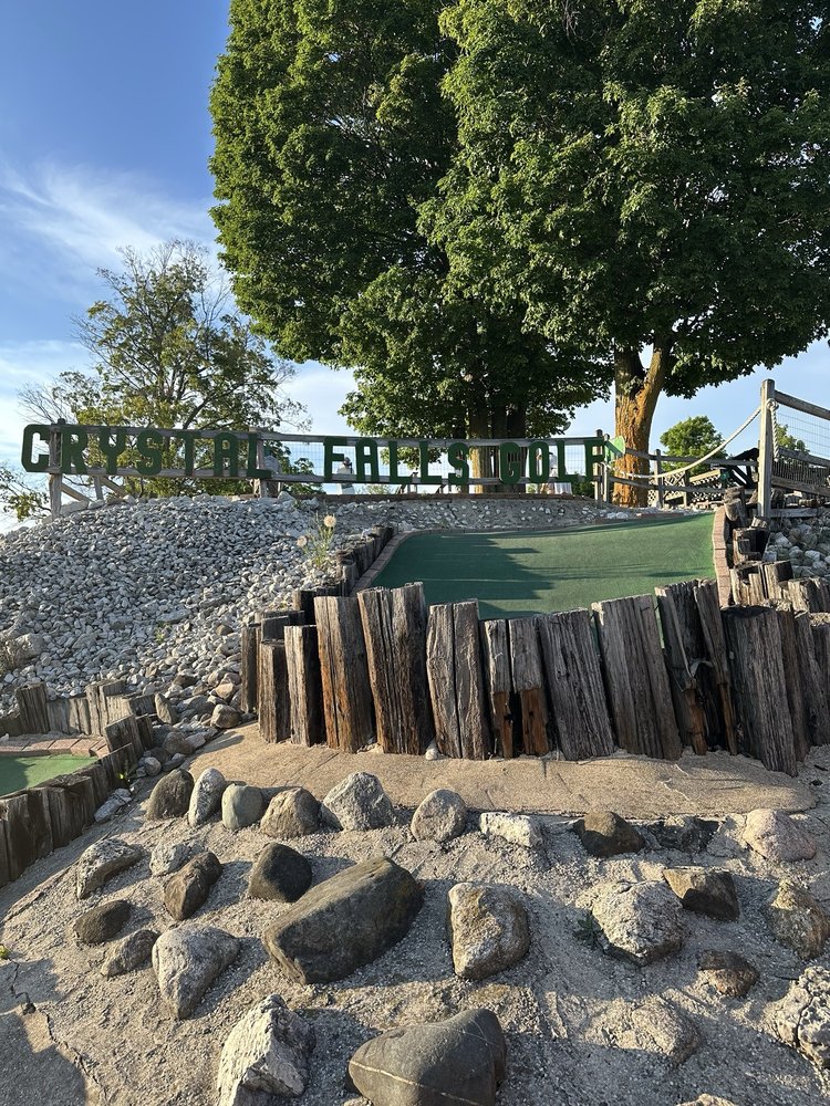 Crystal Falls Mini Golf & Ice Cream Shop Logo