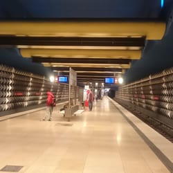 U-Bahnhof Olympia-Einkaufszentrum - Bahnsteig der U 3