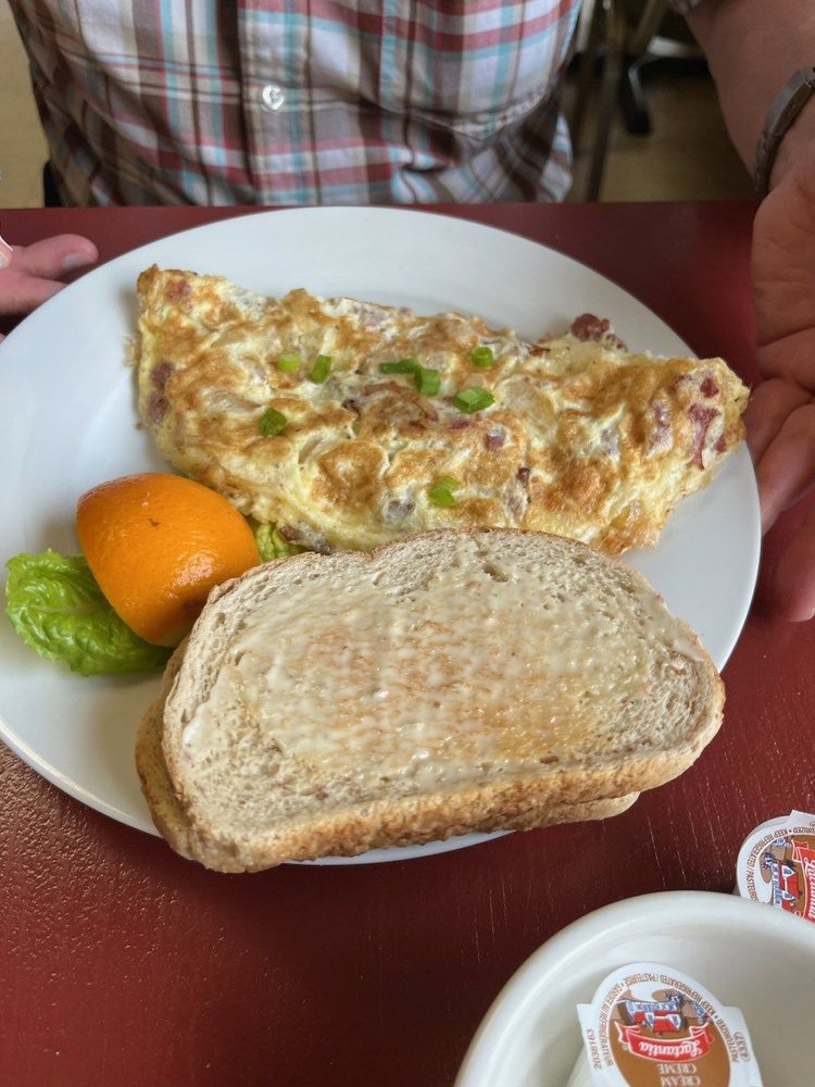 THE LUNCHBOX DINER Updated August 2024 30 Photos & 20 Reviews 14413 115 Avenue NW