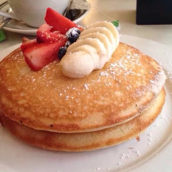 CAFÉ LULUc - Pancake with mixed berries - French Near Me - Brooklyn, New York