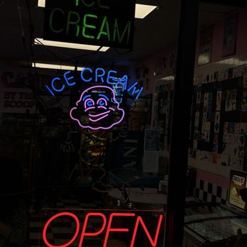 Scoops Ice Cream - Ice Cream & Frozen Yogurt Near Me - Bloomington, Minnesota