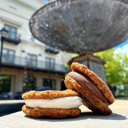 everbowl - Try our new Everwich! A scoop of our superfood base, vanilla or chocolate, sandwiched between two oatmeal cookies!