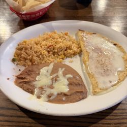 La Cabanita - Cheese quesadilla with rice and beans