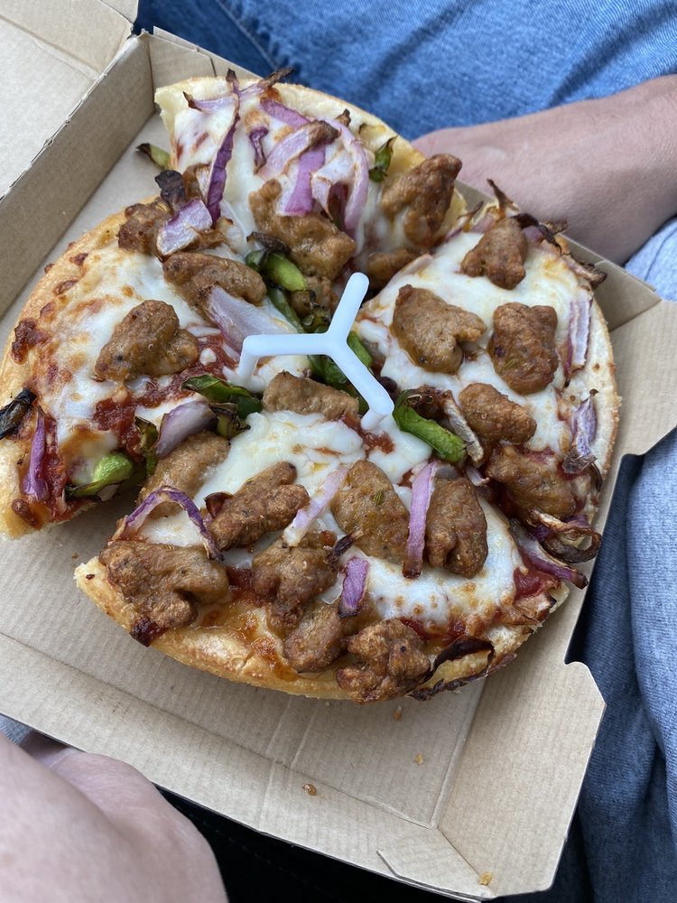 PIZZA HUT Updated October 2024 1640 Willard Dr, Freeport, Illinois