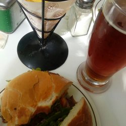 Dominó - Churrasco chacarero y cerveza.