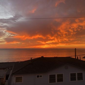 The Rooftop Lounge - Laguna sunset - Lounges Near Me - Laguna Beach, California