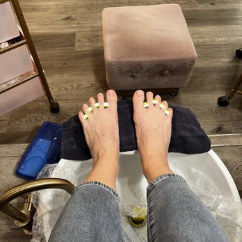 Queen B nail salon - Nail Salons Near Me - Glendale, California