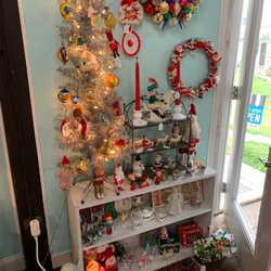 Toasty Barker Boutique - Christmas vintage.