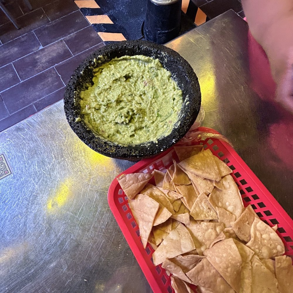 El Squid Roe - Table side guacamole - Dance Clubs Near Me - Cabo San Lucas, BCS El Squid Roe - Table side guacamole - Dance Clubs Near Me - Cabo San Lucas, BCS