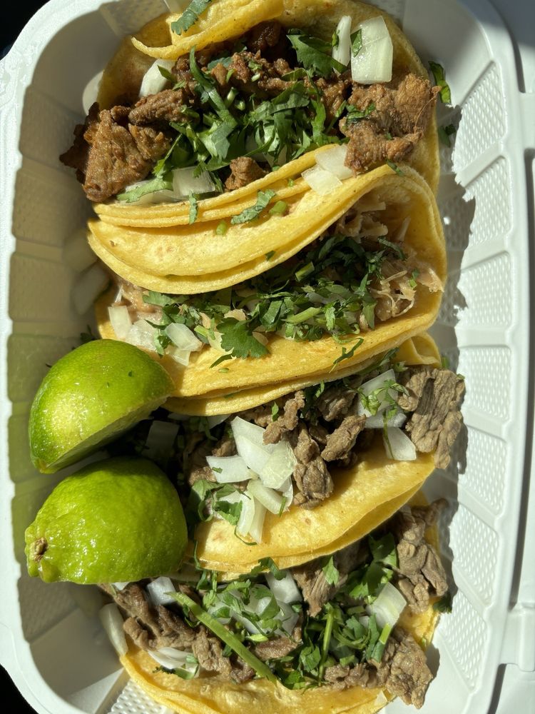 Tacos El Sombrero Logo