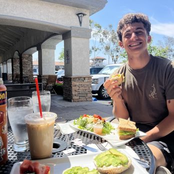 Zooza Cafe - Outdoor seating, Avocado Toast, Iced Chai Latte, Turkey Sandwich - Coffee & Tea Near Me - Westlake Village, California