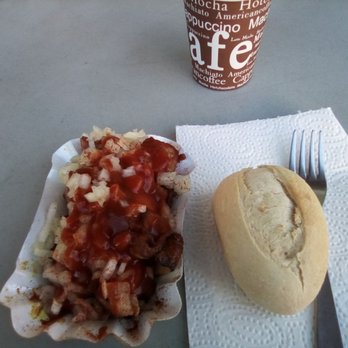 Imbiss am Richardplatz - Fleischspieß 2.50 mit Brötchen 0.20 Kaffee 1.00 - alles Preise in €. Die extra Zwiebeln (€0.40) gab es für mich gratis dazu. - Food Stands Near Me - Berlin, BE