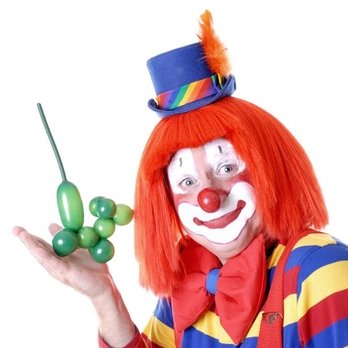 Foo Bar - The owner/bouncer out front on his high horse trying to explain an enforced dress-code while in clown attire...goodbye! - Cocktail Bars Near Me - Melbourne, Florida