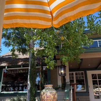 Truly Pizza - Ambiance - Pizza Near Me - Laguna Beach, California Truly Pizza - Ambiance - Pizza Near Me - Laguna Beach, California