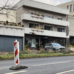 Röser - Friseursalon von vorne.