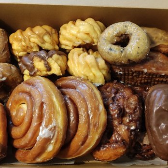 Donut Queen - Cinnamon rolls chocolate custard apple fritters chocolate buttermilk bar blueberry donuts French curls. - Donuts Near Me - Vacaville, California