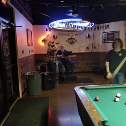 Scooters South 40 Bar & Grill - Band and Pool area