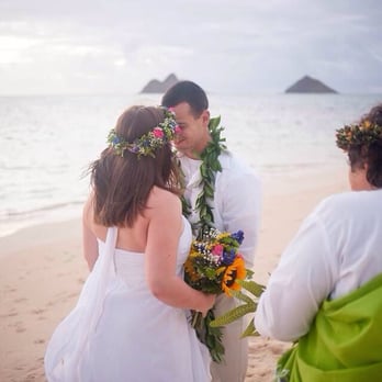 A Rainbow In Paradise Weddings - Traditional Hawaiian ceremony with Kalona. Ashley Kirner Photography all rights reserved. Lanikai O'ahu - Wedding Planning Near Me A Rainbow In Paradise Weddings - Traditional Hawaiian ceremony with Kalona. Ashley Kirner Photography all rights reserved. Lanikai O'ahu - Wedding Planning Near Me