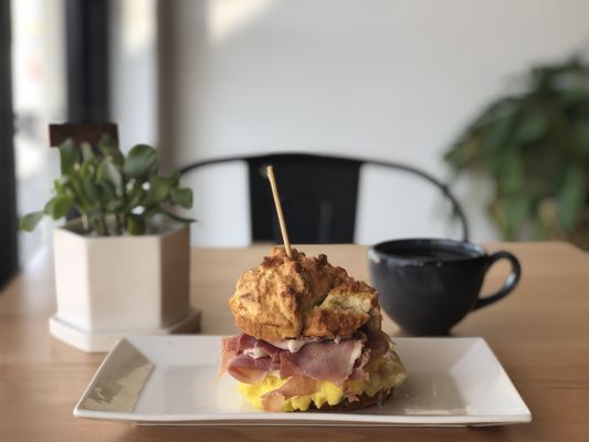 Willow & Wren Cafe' : Coffee, Wine, and Provisions by null