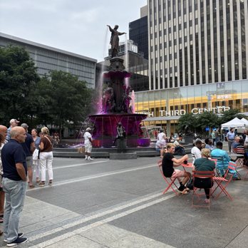 Fountain Square - Fountain - Music Venues Near Me - Cincinnati, Ohio