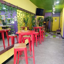 EnSues Smoothies - High top tables