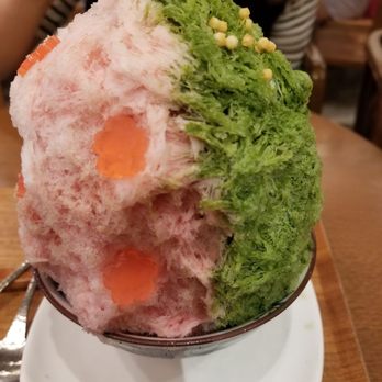 Via Tokyo - Cherry blossom/ matcha shaved ice.  Limited time offer.   The cherry blossom side was my favorite. - Desserts Near Me - Hong Kong, HK