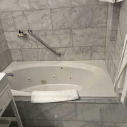 Bathroom/tub