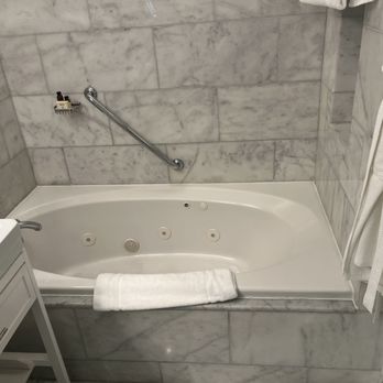 Condado Vanderbilt Hotel - Bathroom/tub - Hotels Near Me - San Juan, Puerto Rico Condado Vanderbilt Hotel - Bathroom/tub - Hotels Near Me - San Juan, Puerto Rico