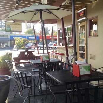 D's Diner - Plenty of patio room. - Diners Near Me - Sebastopol, California