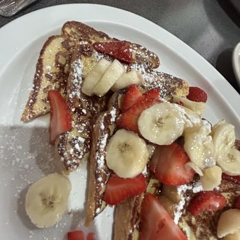 4th Street Cafe - Strawberry banana French toast - Breakfast & Brunch Near Me - Bridgeport, Pennsylvania
