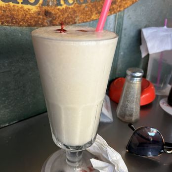 Fast Eddie's Bon Air - Pina colada - Dive Bars Near Me - Alton, Illinois