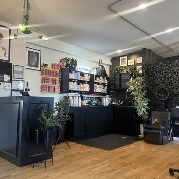 Black Dagger Hair - Interior - Hair Salons Near Me - San Diego, California