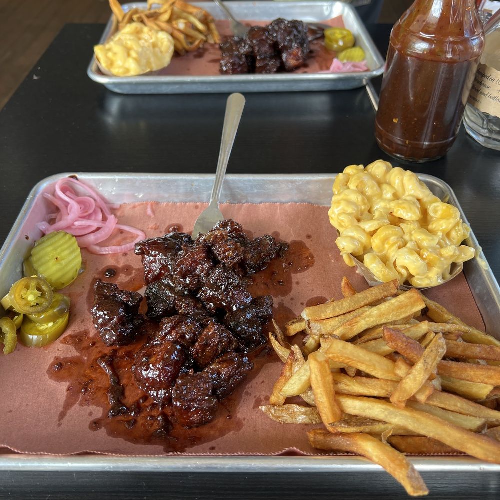 Pork belly, mac and cheese and fries Pork belly, mac and cheese and fries