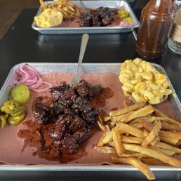Pork belly, mac and cheese and fries Pork belly, mac and cheese and fries