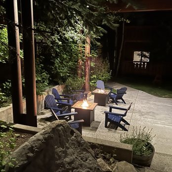 Gravity Haus Truckee Tahoe - Patio with fire pits - Hotels Near Me - Truckee, California Gravity Haus Truckee Tahoe - Patio with fire pits - Hotels Near Me - Truckee, California