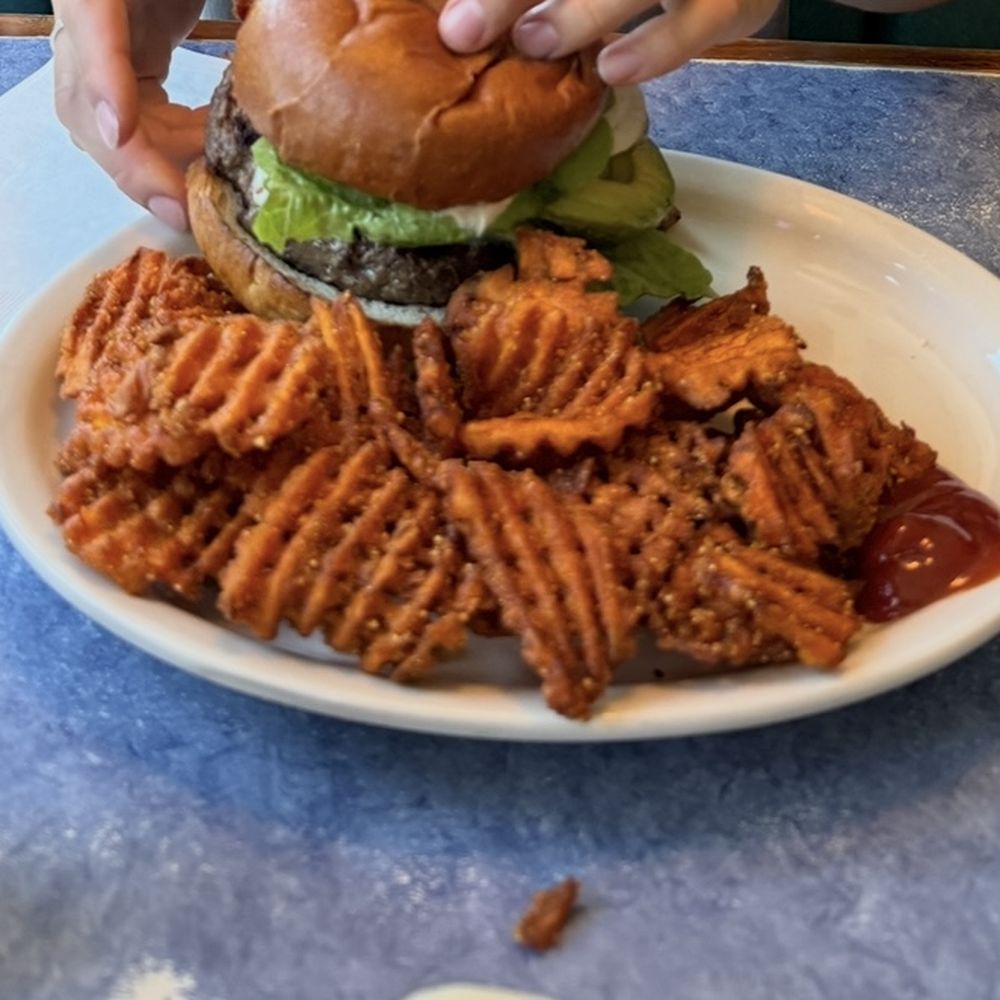 Lucky Buck Cafe - Beef Burger - Cafes Near Me - Groveland, California