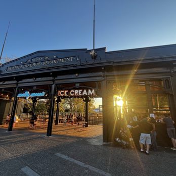 Molly Moon’s - Ice Cream & Frozen Yogurt Near Me - Seattle, Washington