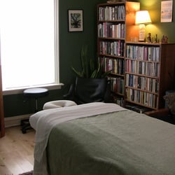 Kirsten DeLuca - Kirsten's healing space in her home. I LOVE her heated table.